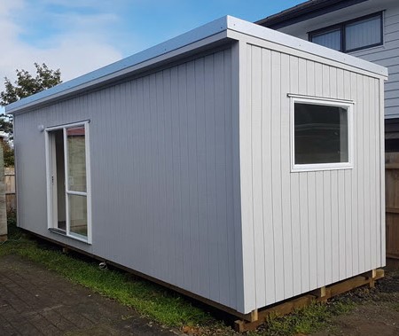 Large-Cabin-with-Bathroom-and-Kitchenette_Energiser
